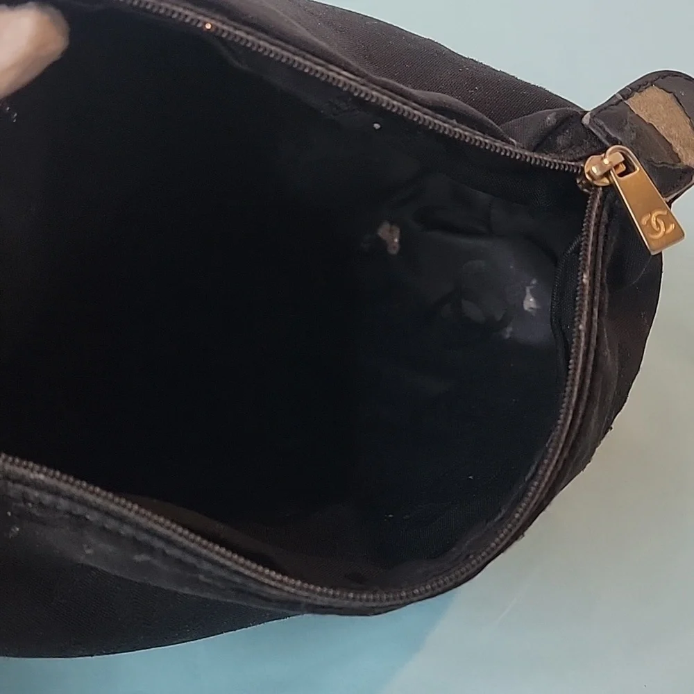 Chanel CC Logo Zip Closure Makeup Bag - Picture 11 of 16